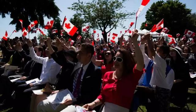 beat365官网|
如果秋冬只能换1种发型 我一定选超短发(图5) beat·365