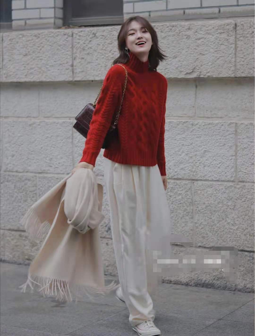 
红色毛衣搭配什么裤子和鞋子悦目：beat365亚洲体育官方网站(图3)