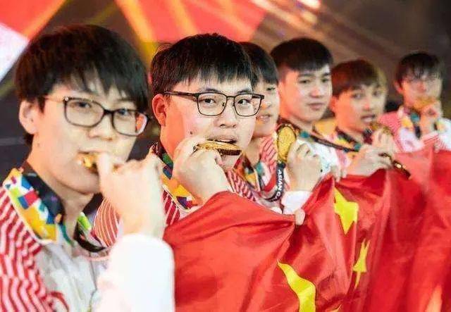 LPL牌面!阿布登上央视 说亚运会荣誉感最强 对厂长这样评价_beat365亚洲体育官方网站(图6)
LPL牌面!阿布登上央视 说亚运会荣誉感最强 对厂长这样评价_beat365亚洲体育官方网站(图6)