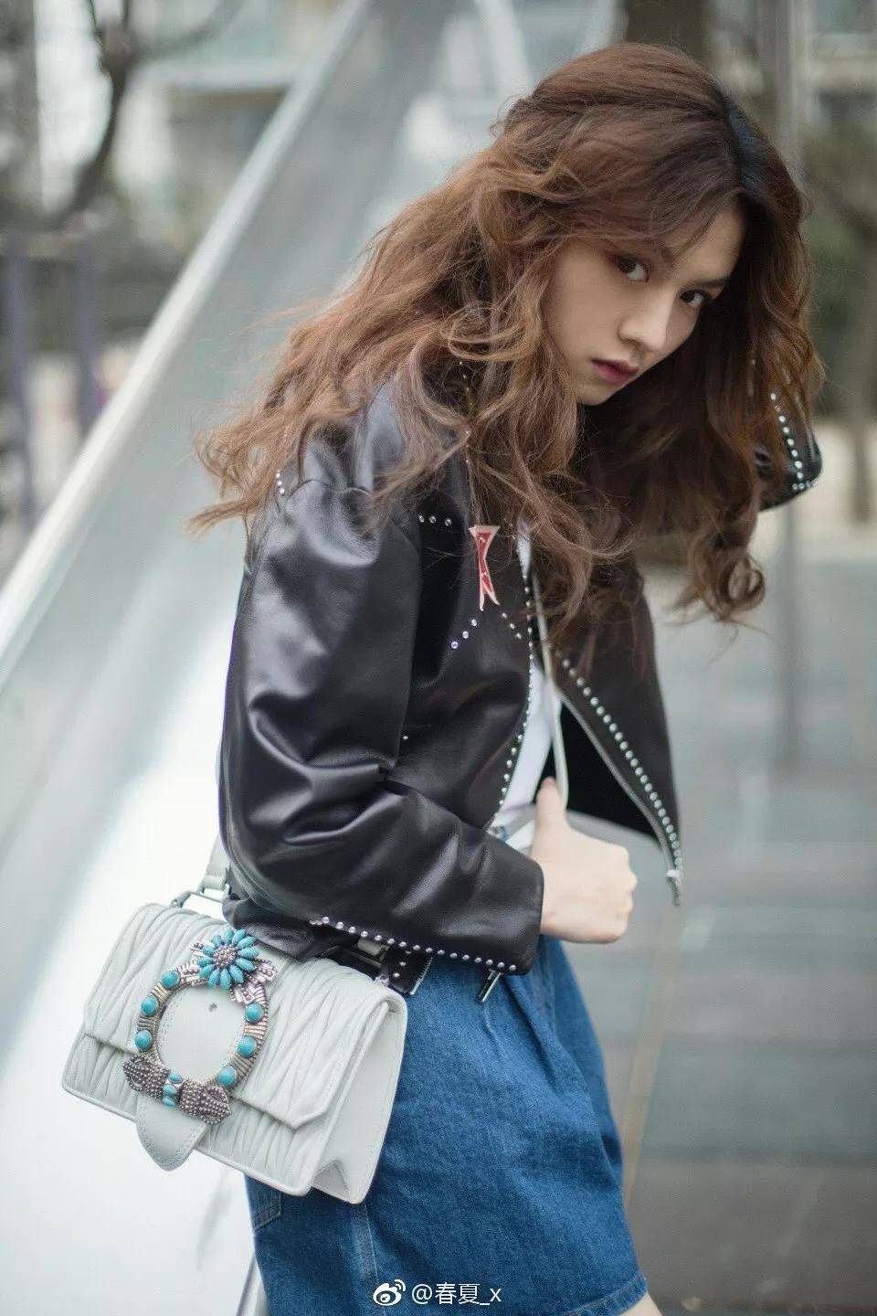 beat365亚洲体育官方网站_
除了辛芷蕾的短发 这些女星的发型修脸、洋气还显瘦！(图13)