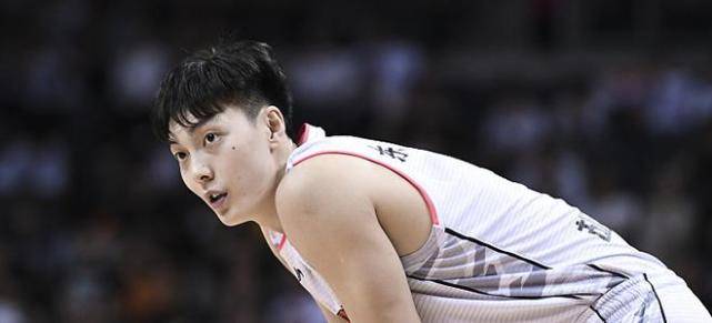 “beat365官网”
易建联退役后 中国男篮首脑会是谁？周琦榜上有名！(图5)